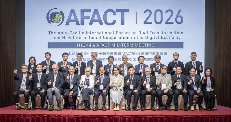 蕭美琴副總統23日上午前往臺南出席亞太貿易便捷化與電子商務理事會AFACT第44屆期中理事會議暨數位經濟「雙軸轉型」與「新國際合作」亞太區域國際論壇開幕式