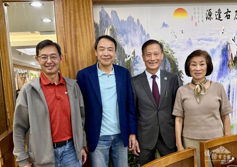 （右起）中南美洲臺商聯合總會名譽總會長林幸昭、巴西臺灣商會會長葉倫群、世界臺灣商會聯合總會總會長熊強生、中南美洲臺商聯合總會總會長梁原精分別致詞