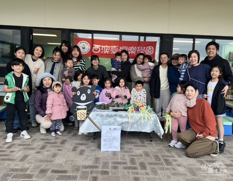 西澳臺灣樂學園貼心準備應景的肉粽供學生與家長享用