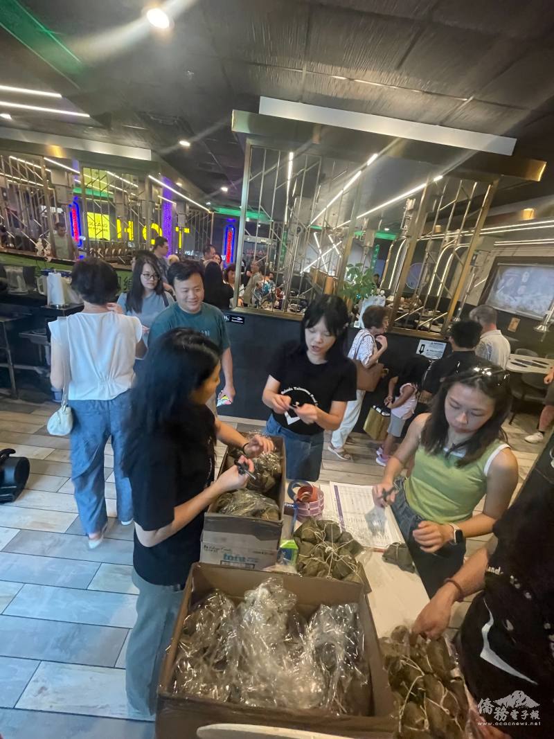大奧蘭多臺灣同鄉會準備臺灣肉粽，讓來賓在異鄉也能品嚐熟悉的家鄉味