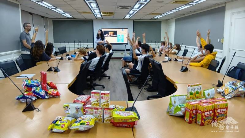 同學們競相爭取發言分享的機會