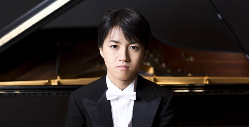 日本鋼琴家牛田智大（圖）從音樂神童蛻變為最受矚目的鋼琴家之一，7月將訪台舉行以德國作曲家布拉姆斯為主題的獨奏會。（鵬博藝術提供）