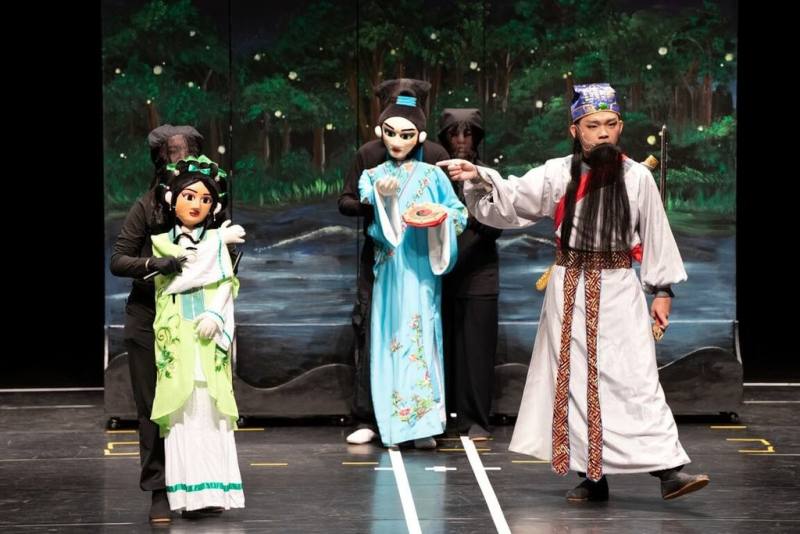 教育部24日表示，114學年度全國學生創意戲劇比賽9組優秀團隊將自26日起到28日在台灣藝術教育館南海劇場接力演出，包含宜蘭縣員山國中特優作品「員之願 仙蹤水影」。（教育部提供）