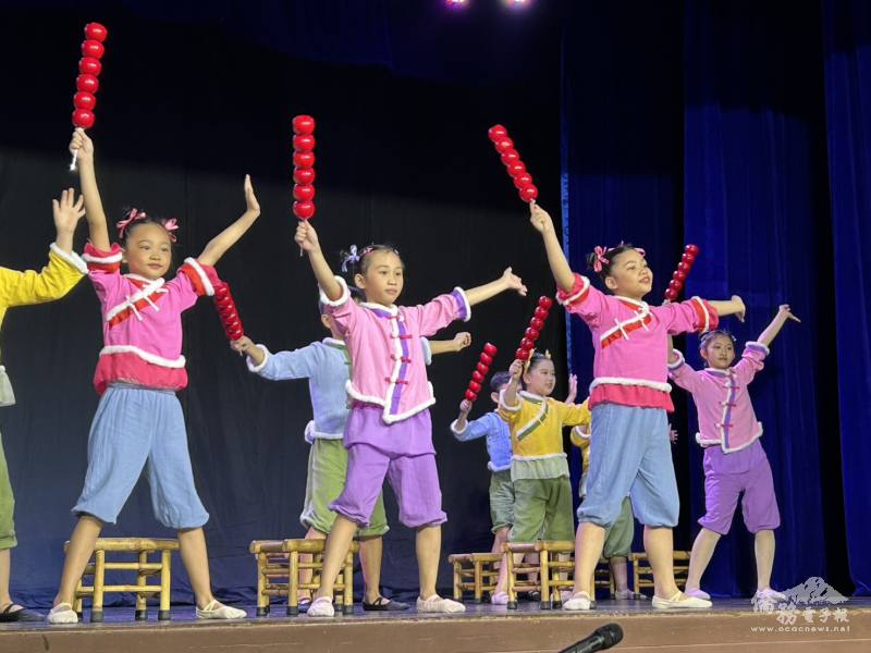 舞蹈班學員精心演繹多支舞蹈演出，充分展現暑期研習成果與自信風采，為成果展增添精彩亮點。