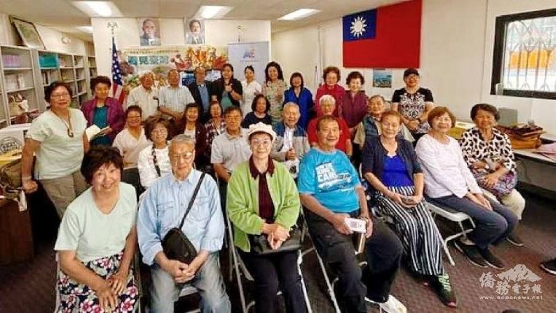 華埠圖書閱覽室舉辦「智慧手機操作課程」，活動圓滿成功