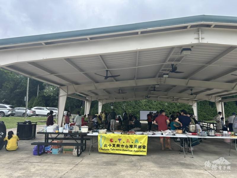 北卡夏樂臺灣同鄉會在派恩維爾（Pineville）湖畔公園舉辦端午節慶祝活動