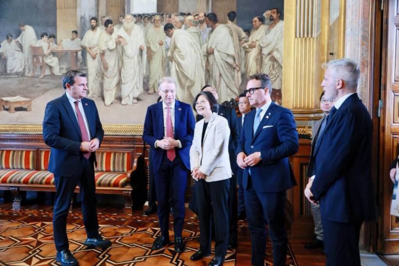 前總統蔡英文28日表示，此次訪問義大利，除出席「全球女性領袖峰會」，也走進義大利參議院。（圖取自facebook.com/tsaiingwen）