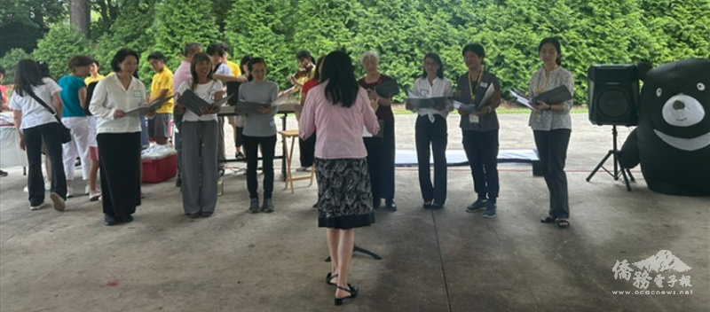會員合唱團帶來精彩的歌唱表演