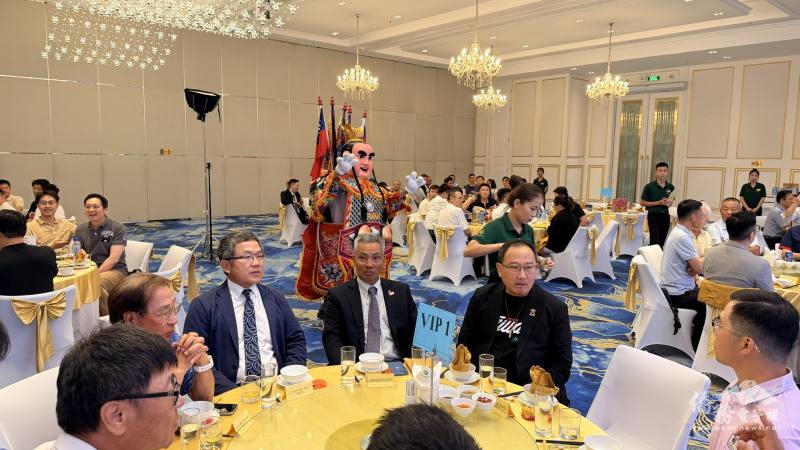晚宴由電音三太子帶來熱力十足的演出
