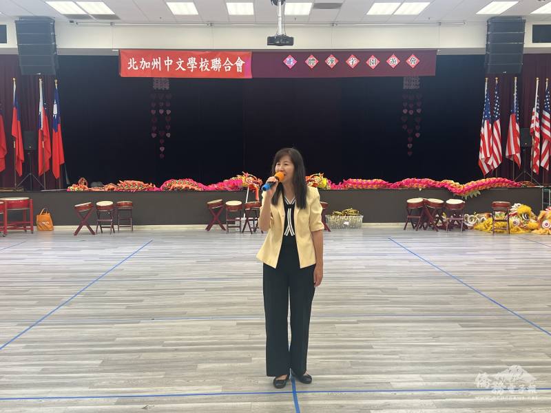 金山灣區文教中心主任莊雅淑致詞。