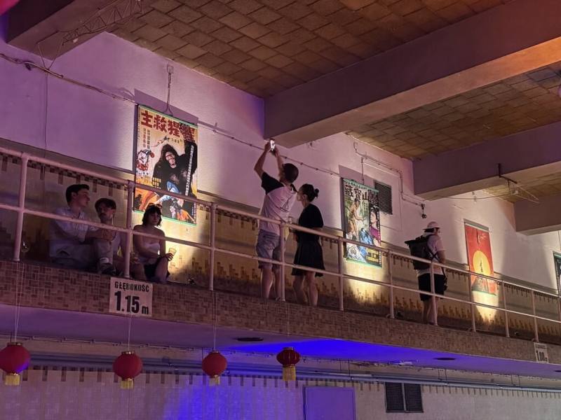 「Kino Utopia 奇影烏托邦」展出台灣已故電影海報大師陳子福1950年代手繪電影海報之數位複製作品，台灣手繪海報風格十分吸引觀眾注意。（駐捷克代表處文化組提供）