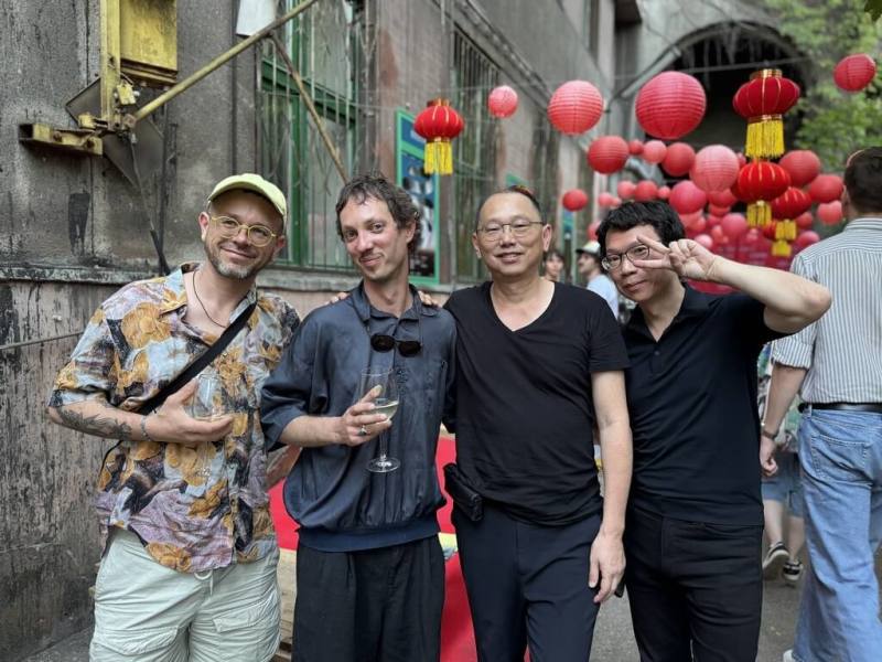 藝術家姚瑞中及崔廣宇受邀出席羅茲國際攝影節辦理講座，分享創作理念。左起為羅茲國際攝影節製作人Tomasz Roszczybiuk、策展人Franek Ammer、姚瑞中及崔廣宇。（駐捷克代表處文化組提供）
