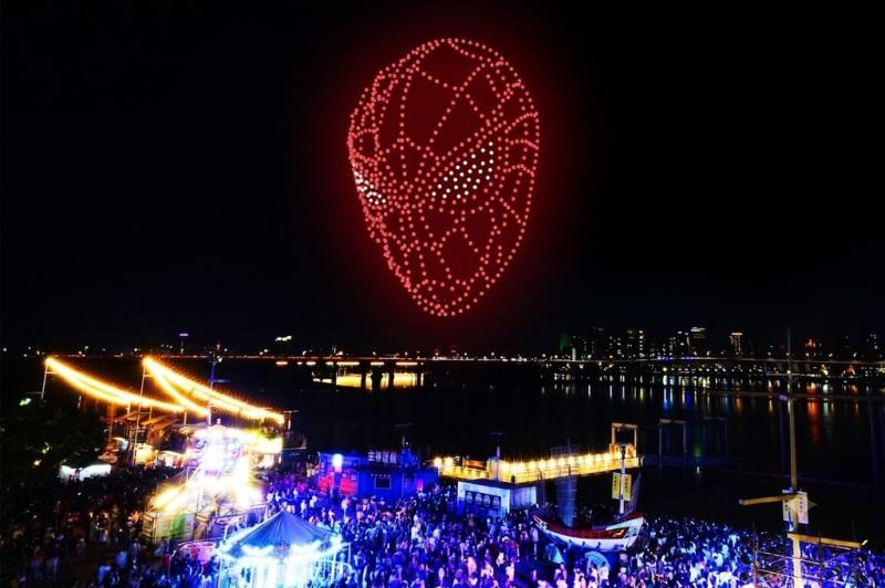 台北市政府觀光傳播局發布訊息，2026大稻埕夏日節將在7月25日開幕，首度結合國際IP蜘蛛人、無人機與煙火展演。（台北市觀傳局提供）