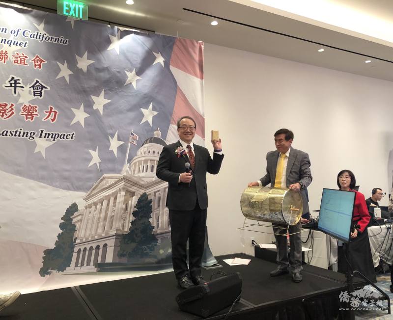 馬博元參與活動抽獎，與現場來賓同樂