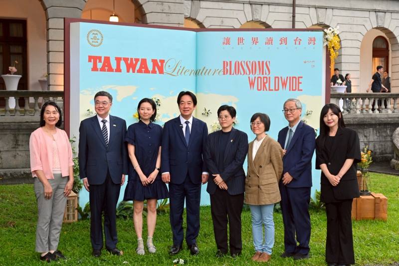 行政院長卓榮泰出席「臺灣漫遊錄」獲獎慶功宴 2