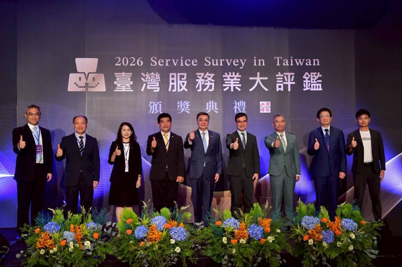 行政院長卓榮泰出席2026臺灣服務業大評鑑頒獎典禮