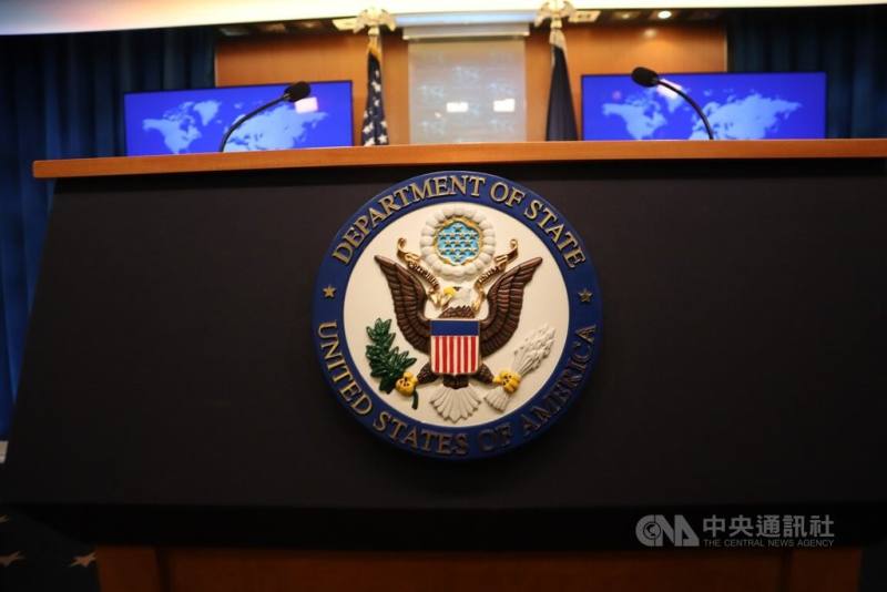 圖為美國國務院簡報室講台。（中央社檔案照片）