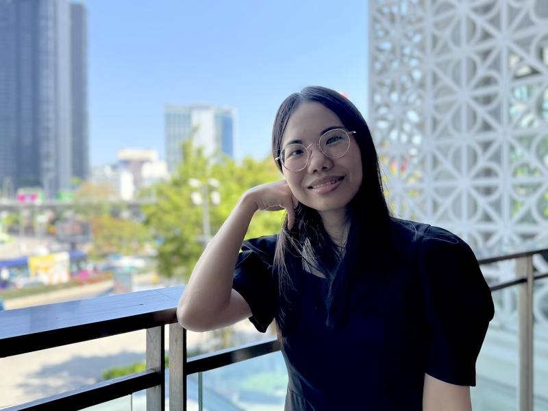 泰國作家吉妲楠接受中央社專訪表示，AI難以取代真正成熟的創作者，人類應思考如何與AI共存，而非排斥這項科技