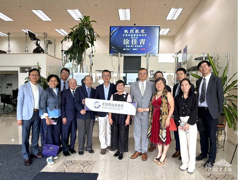 徐佳青參訪芝加哥臺美商會前會長盧建昌的電子商務公司BV USA