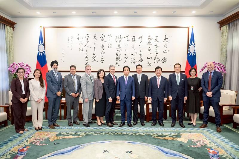 總統與美國「國家民主基金會」（NED）暨其核心夥伴訪問團合影