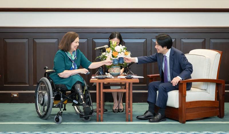 總統接見「美國聯邦參議員達克沃絲訪問團」