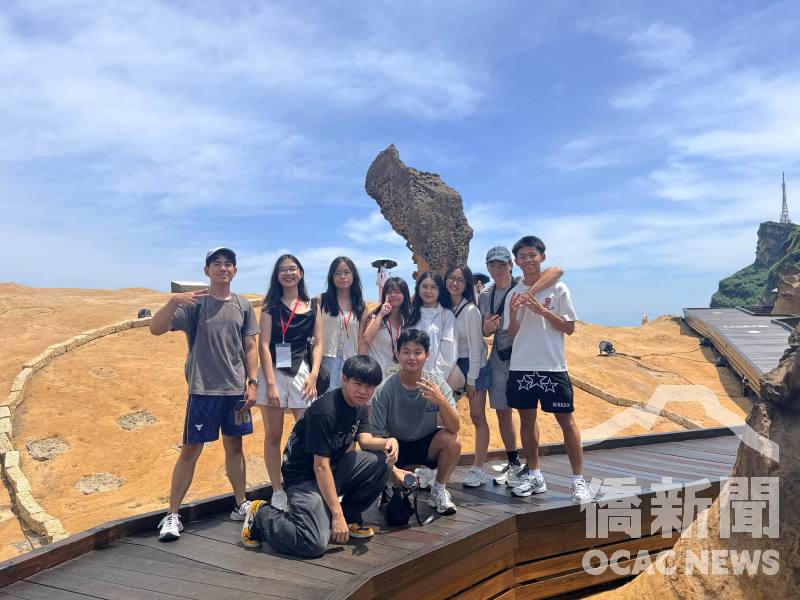 Visit to Yehliu Geopark and Photo with the Queen’s Head