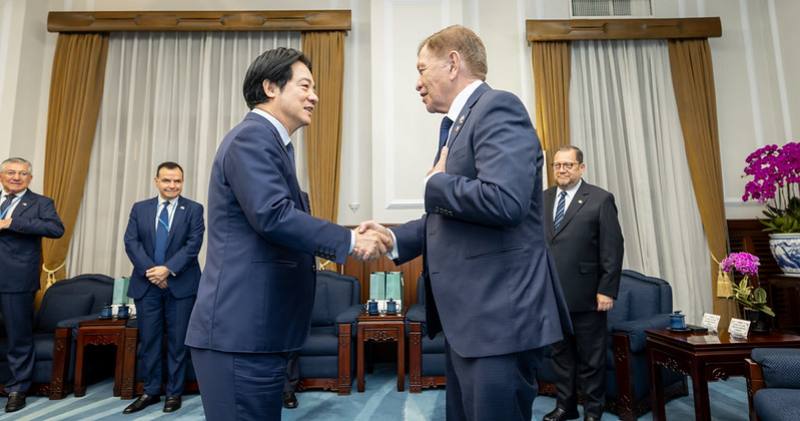 賴清德總統8日上午接見「瓜地馬拉共和國國會議長康特雷斯（Luis Alberto Contreras Colíndres）乙行」