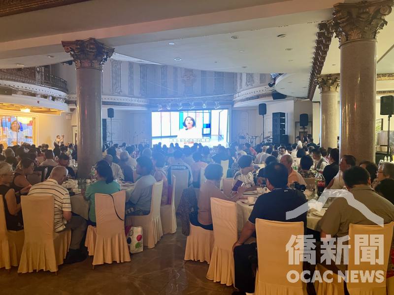 現場播放屏東縣縣長周春米祝賀影片