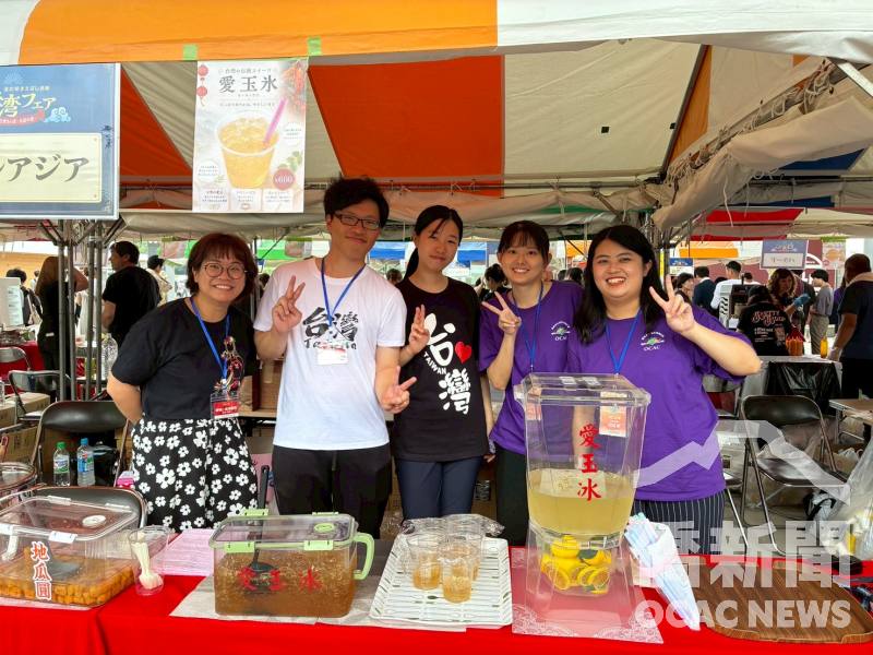 搭僑學員出席群馬臺灣祭，協助群馬台灣總會攤位服務