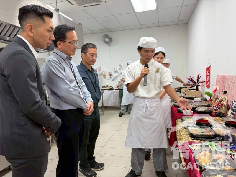 同學介紹創作理念及成果