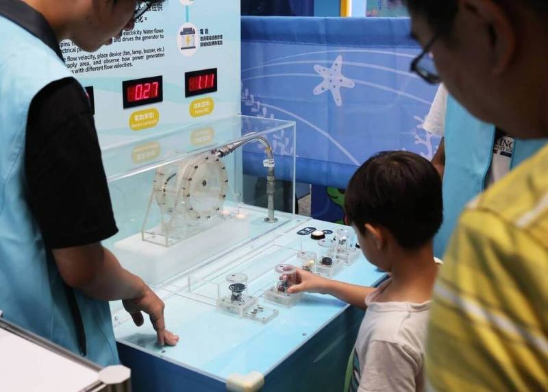 國立科學工藝博物館10日起連6天推出「海洋教育嘉年華」及「氣候任性．臺灣韌性」互動展示，盼藉多元體驗，引領民眾了解海洋在調節氣候、孕育生態及吸收碳排放等面向的重要角色，進一步建立面對氣候變遷的韌性。（科工館提供）