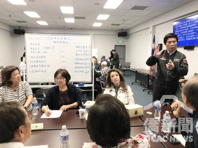 透過情境模擬方式，引導僑民思考危機發生時的角色定位與合作方式