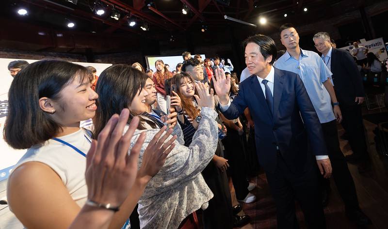 總統出席「青年百億海外圓夢基金計畫」與法國在台協會代表會面活動