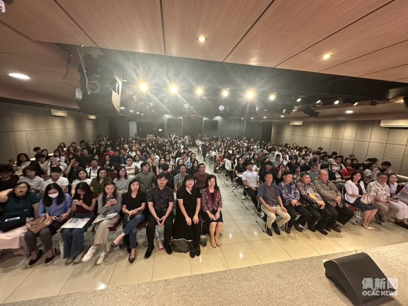 西爪哇留台同學會辦理的赴臺升學行前說明會，共計近400人參加