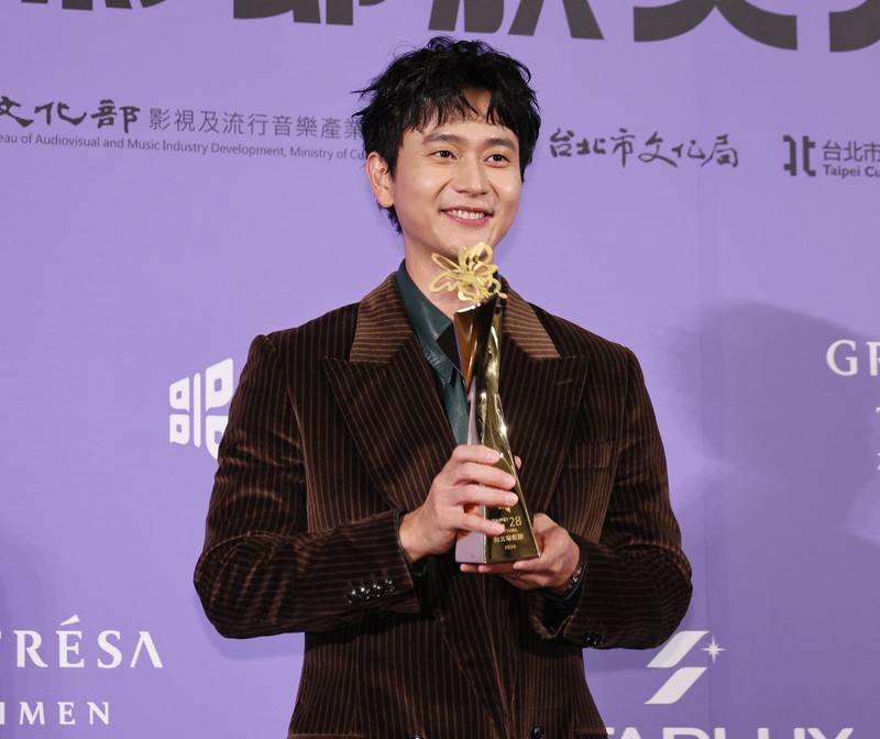 2026第28屆台北電影節頒獎典禮12日在中山堂舉行，演員劉冠廷（圖）憑藉電影「雙囍」榮獲最佳男主角，除了感謝評審肯定，也向家人致謝。