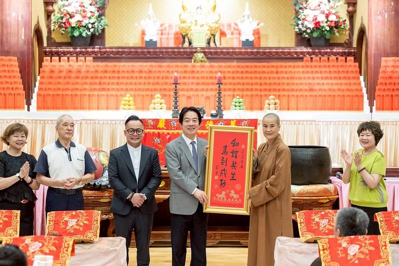 賴清德總統14日上午前往基隆參訪佛光山極樂寺及慈濟基隆靜思堂