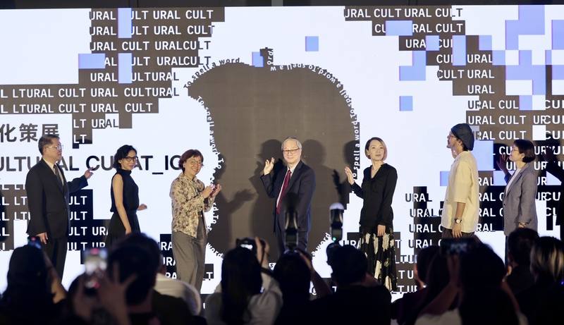 2026台灣文博會文化策展8月將在空總台灣當代文化實驗場古蹟大樓、戰情廣場登場，今年主題為「第零位元」，文化部長李遠（中）、政務次長王時思（左3）14日出席展前記者會。