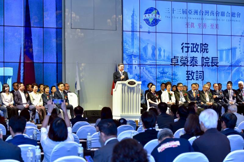 行政院長卓榮泰出席亞洲台灣商會聯合總會第33屆第3次理監事聯席會議開幕典禮