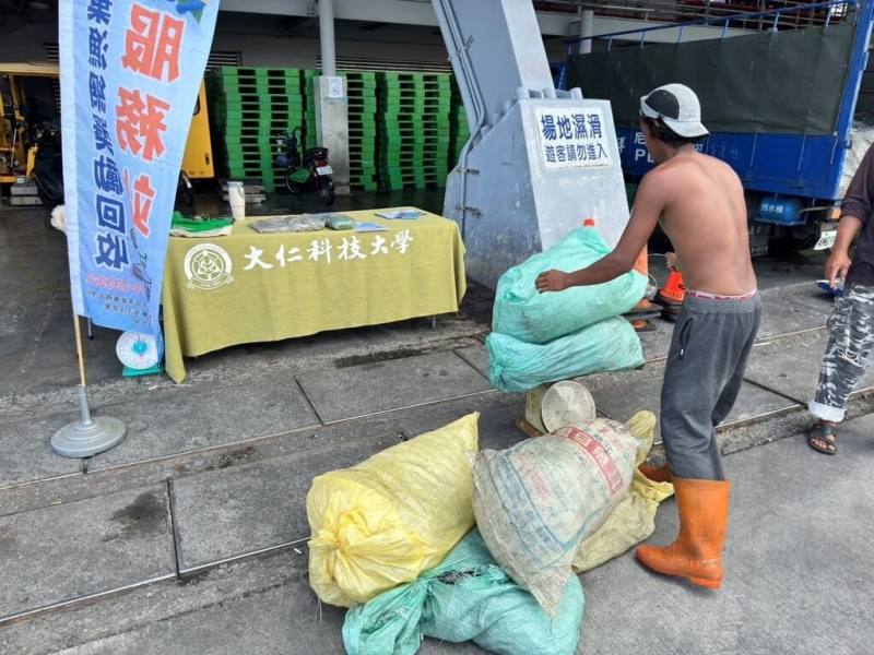 屏東縣政府2026年持續推動廢棄漁網回收再利用計畫，提供回收獎勵每公斤新台幣15元，並強化漁網前處理、分類回收及再利用機制，盼將廢棄漁網轉化為循環資源，只要設籍屏東縣的漁民均可申請獎勵。（屏東縣政府提供）