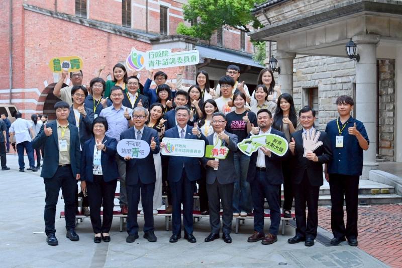 行政院長卓榮泰出席行政院青年諮詢委員會第5屆第23次會議
