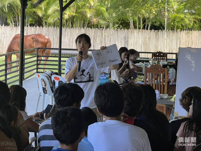 志工團精心規劃6大臺灣文化主題，透過文化分享與互動教學，帶領學生深入認識臺灣的人文特色與多元文化。
