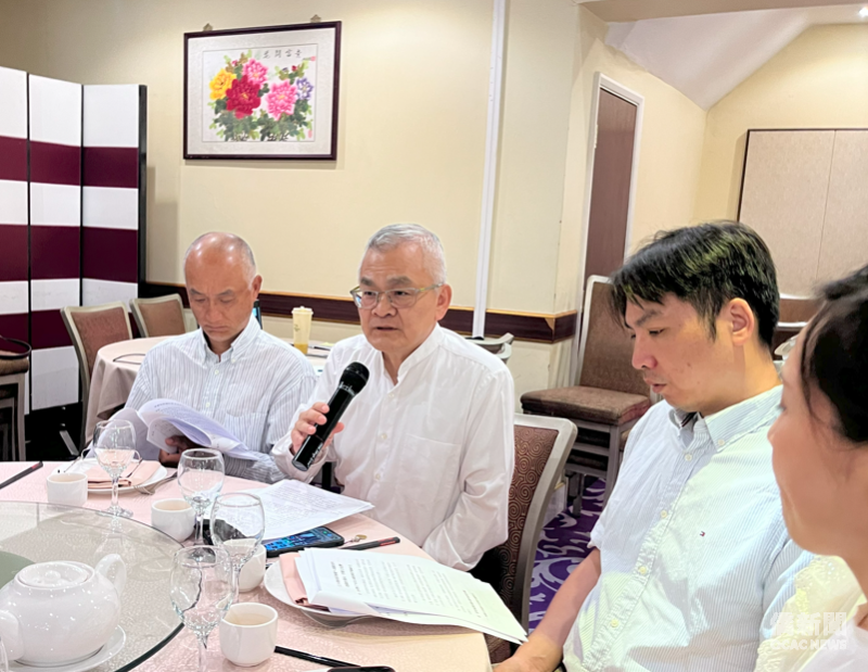僑務促進委員、慈濟英國聯絡處負責人朱建隆於會中分享僑團急難救助經驗，其他出席人員亦踴躍提出問題與建議。