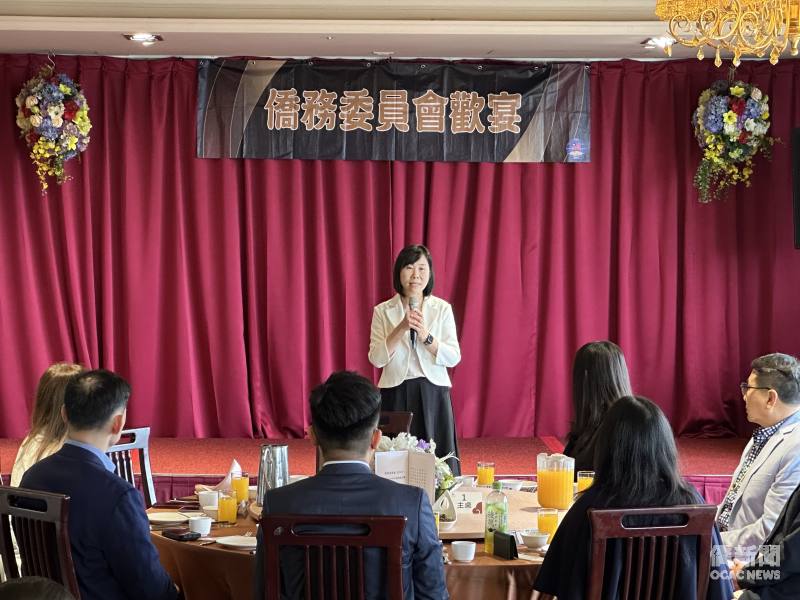僑務委員會主任秘書榮幼娥出席7月13日歡迎午宴，說明規劃辦理本團辦理目的。