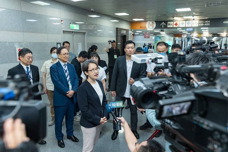 副總統回應媒體詢問生技醫藥產業對國家發展的重要性