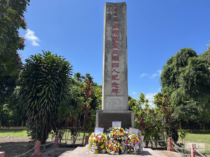 駐馬來西亞代表處及沙巴留臺同學會獻花紀念卓領事