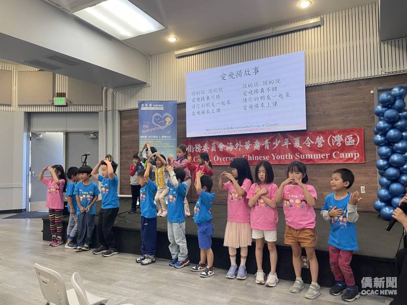 學員帶來歌唱表演