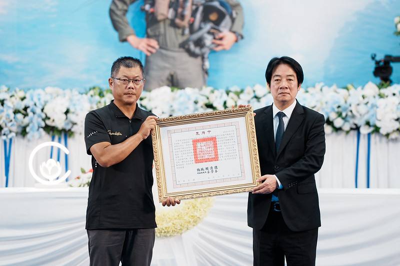 總統親頒褒揚令  表彰殉職空軍飛官盡忠職守與捍衛國土的忠勇精神