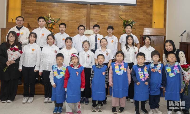 阿根廷僑聯中文學校幼兒部第48屆及小學部第44屆畢業生與師長合影