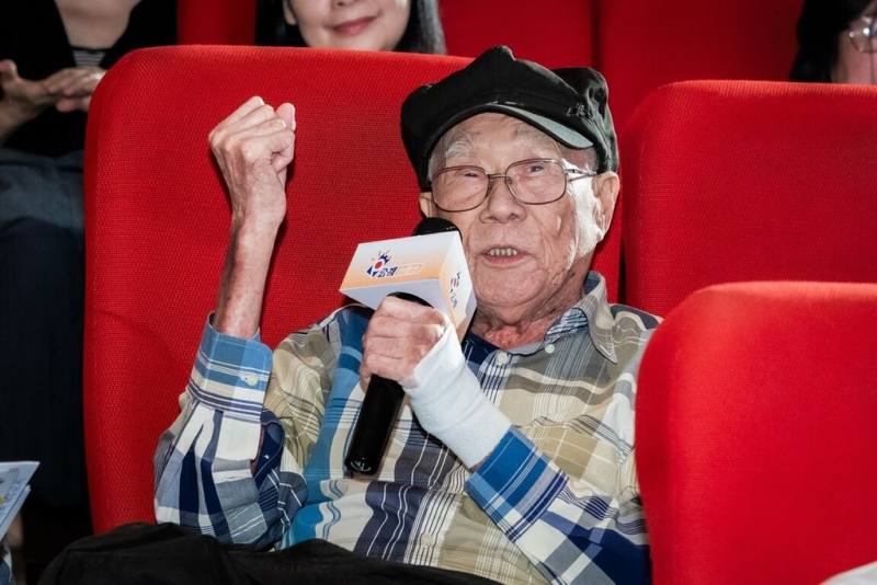公視台語台首辦「台語台接力影展」，其中由資深導演林福地（圖）的台語配音版「琉球之戀」16日首映，電影透過AI協助修復，林福地也親自出席觀影。（公視台語台提供）