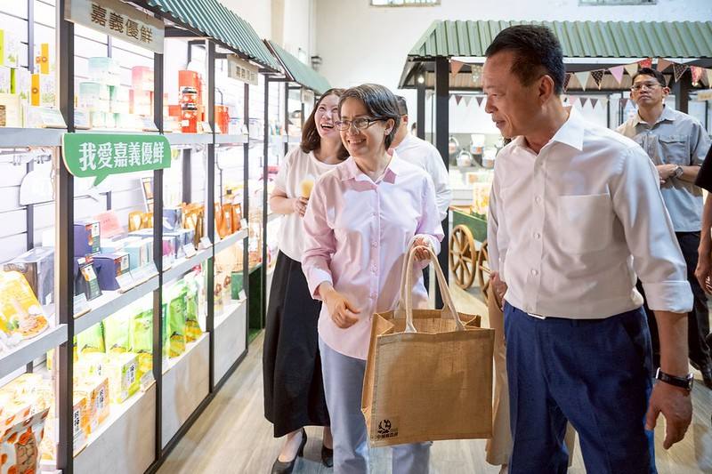 副總統前往參觀「中埔穀倉農創園區」